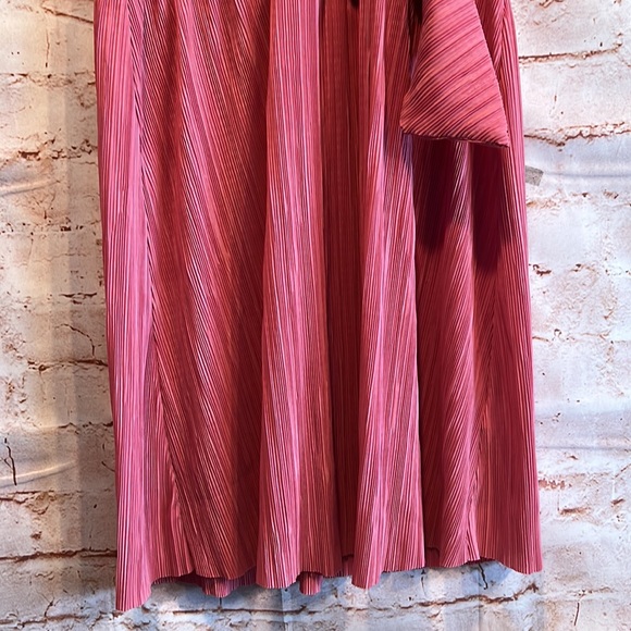 Asos Pink faux wrap splice neckline v neck short sleeve pleated barbie accent 4 - Picture 5 of 11